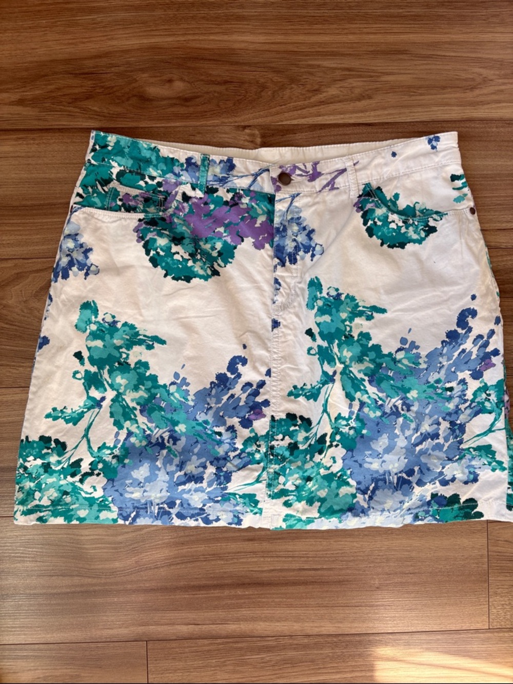 croft & barrow White Mini Skort with Teal, Blue & Purple Floral Print
